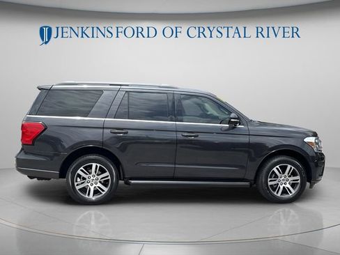 Used 2024 Ford Expedition XLT RWD image 2