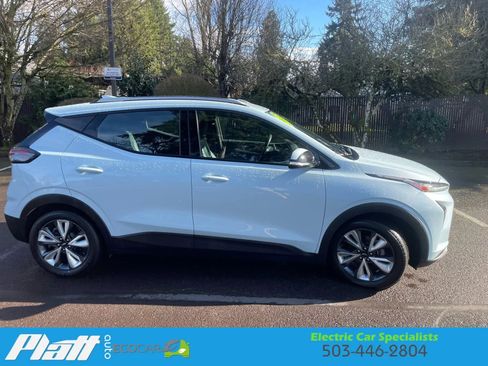 Used 2022 Chevrolet Bolt EUV LT w/ Convenience Package image 10