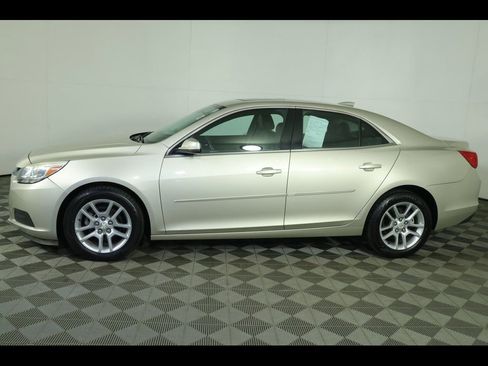 Used 2015 Chevrolet Malibu LT w/ Power Convenience Package FWD image 11