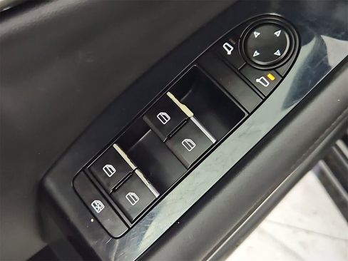 Used 2019 MAZDA MAZDA3 Hatchback image 17