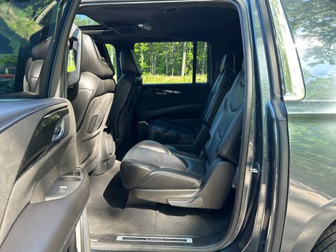 Used 2019 Cadillac Escalade ESV Platinum AWD/4WD image 20