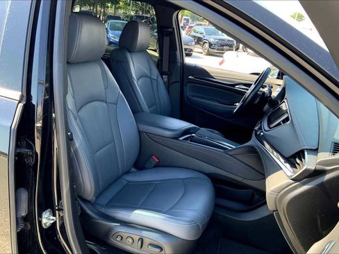 Used 2024 Buick Enclave Premium image 8