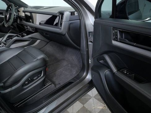 Certified 2025 Porsche Cayenne GTS image 24