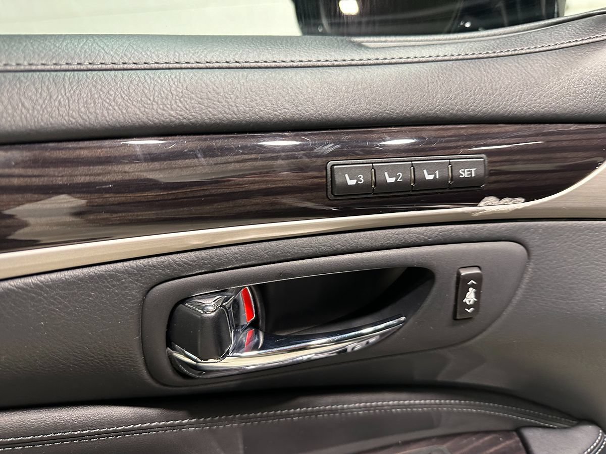 Used 2014 Lexus LS 460 AWD w/ Comfort Package image 24