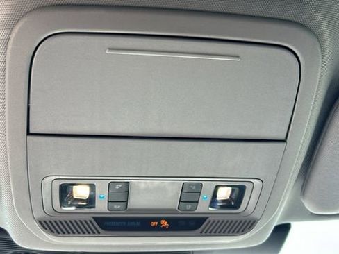 Certified 2023 Ford Explorer XLT RWD image 25