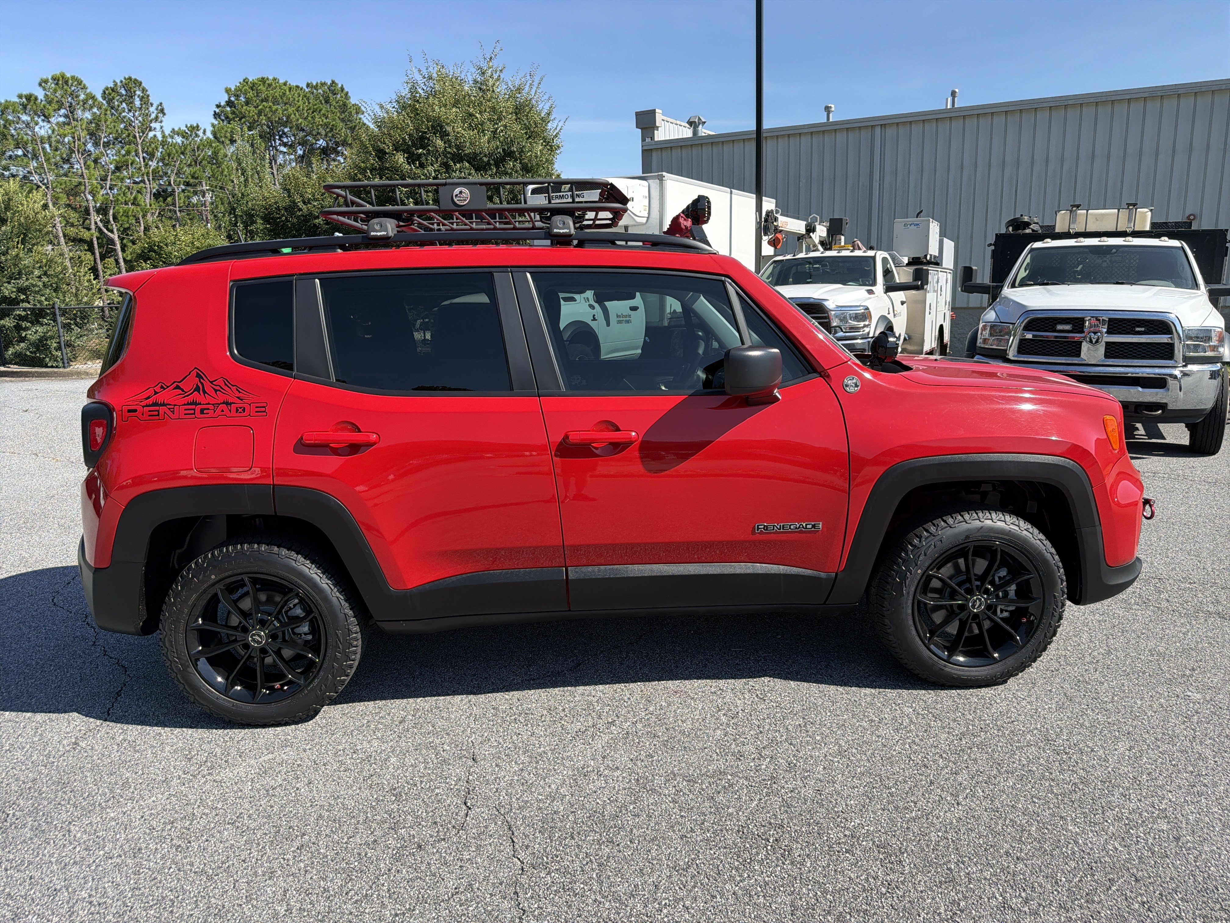 Used 2023 Jeep Renegade Latitude AWD/4WD image 9