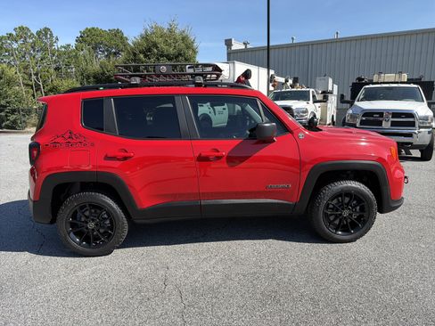 Used 2023 Jeep Renegade Latitude AWD/4WD image 9