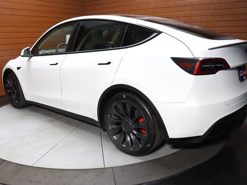Used 2022 Tesla Model Y Performance AWD/4WD image 11