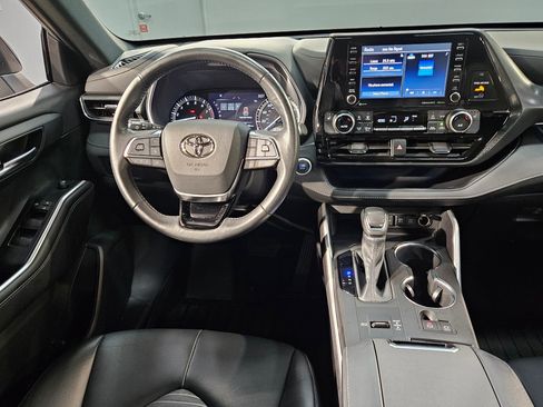 Used 2021 Toyota Highlander XSE FWD image 9
