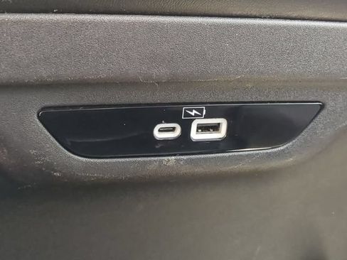 Used 2023 Chrysler Pacifica Touring-L FWD image 18