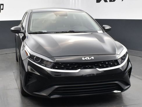 Certified 2022 Kia Forte LXS FWD image 8