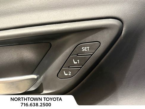 Used 2023 Toyota Crown Limited image 20