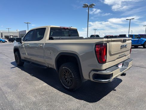 Used 2022 GMC Sierra 1500 AT4 w/ Technology Package AWD/4WD image 7