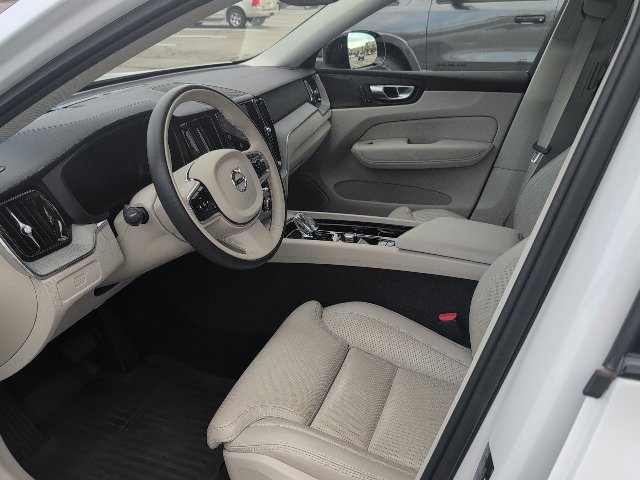 Used 2024 Volvo XC60 B5 Ultimate w/ Protection Package Premier AWD/4WD image 5