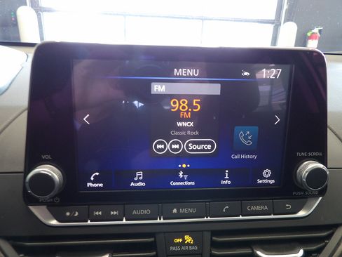 Used 2025 Nissan Altima 2.5 SV FWD image 33