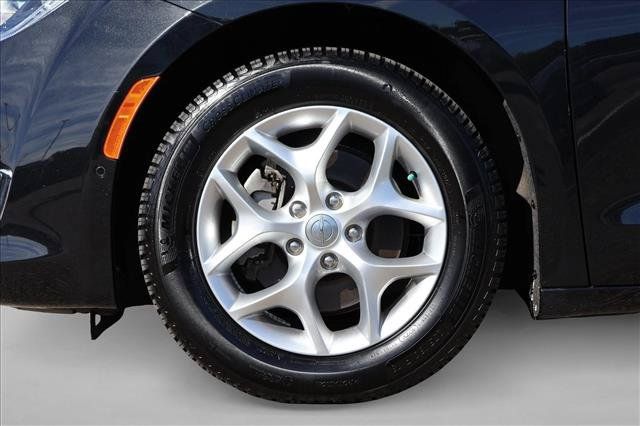 Used 2020 Chrysler Pacifica Limited FWD image 9