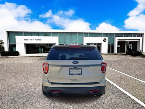 Used 2018 Ford Explorer XLT w/ Equipment Group 202A image 7