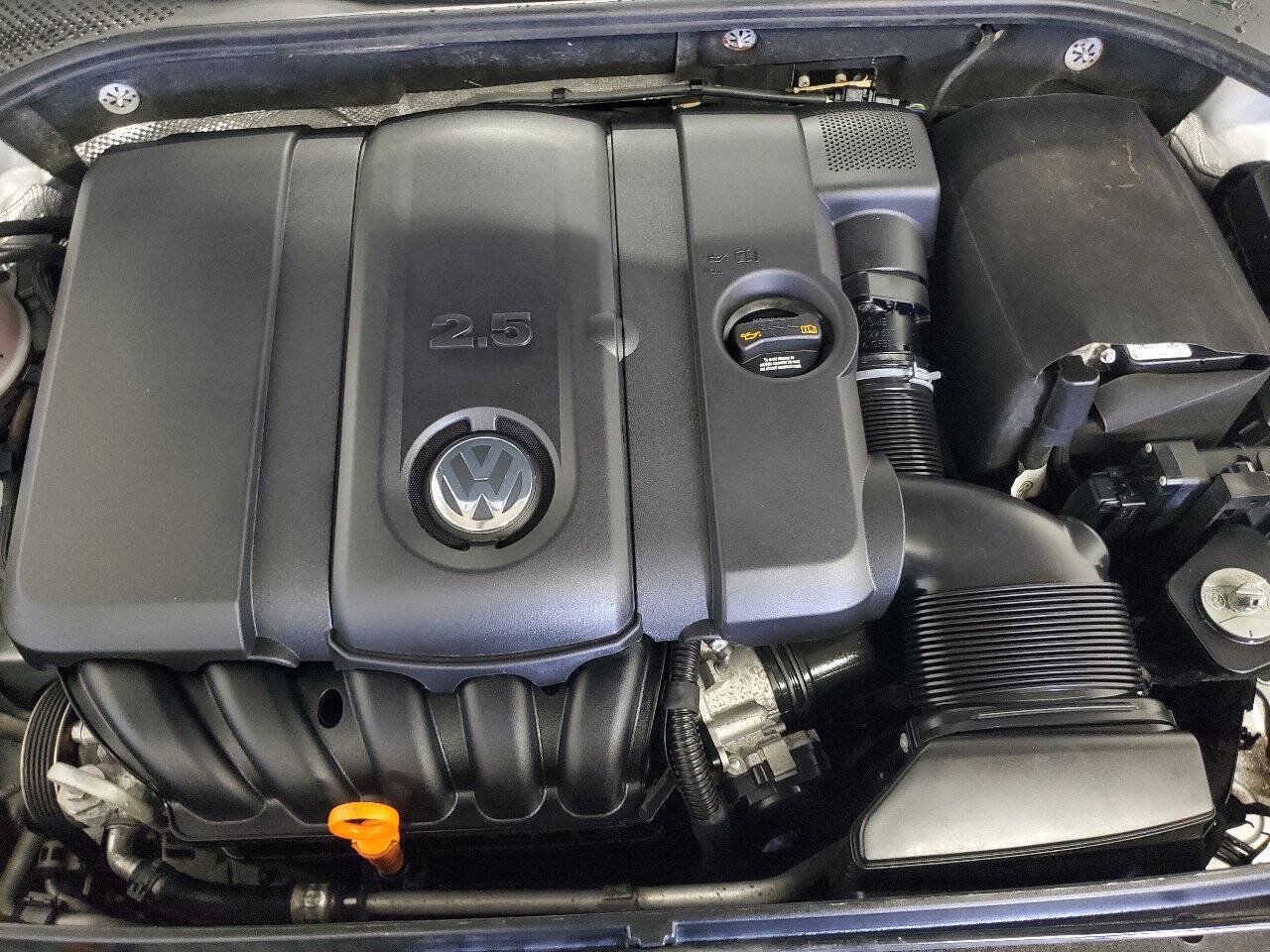 Used 2013 Volkswagen Passat 2.5 SE FWD image 4