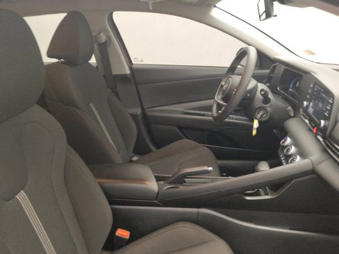 Used 2025 Hyundai Elantra SE FWD image 21