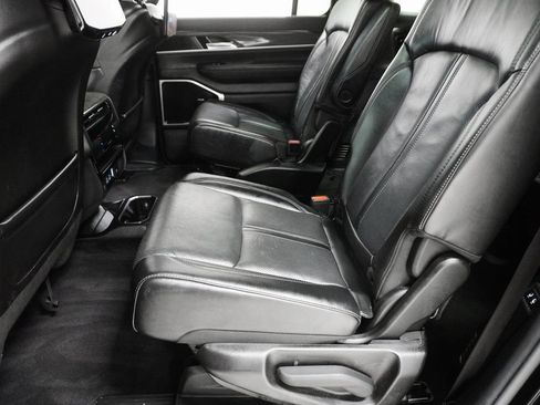 Used 2022 Jeep Wagoneer Series III w/ Premium Group I image 16