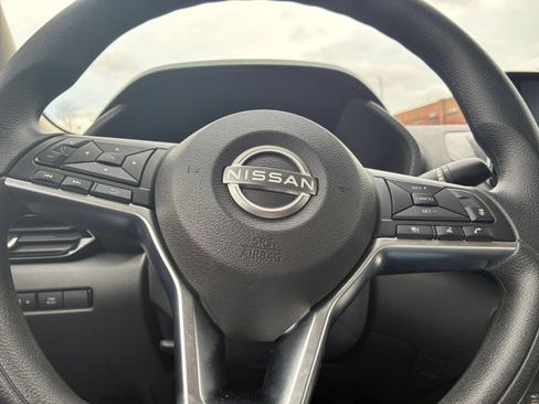 Used 2025 Nissan Sentra SV FWD image 25