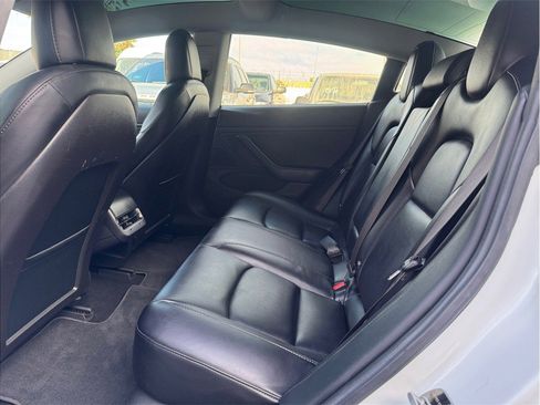 Used 2018 Tesla Model 3 Long Range image 16
