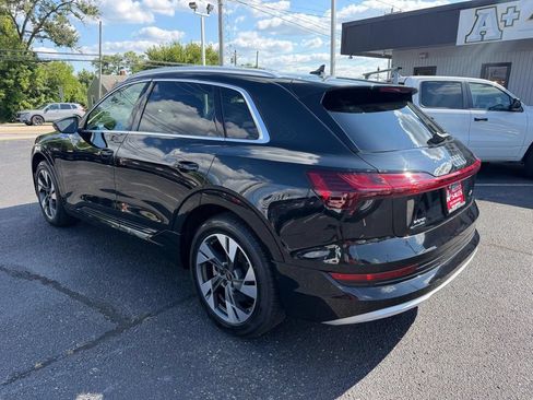 Used 2022 Audi e-tron Premium w/ Towing Package AWD/4WD image 10