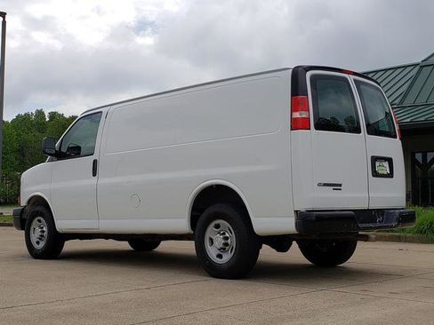 Used 2015 Chevrolet Express 2500 image 3
