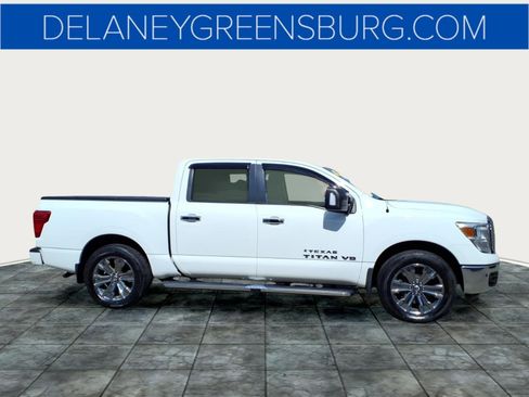 Used 2019 Nissan Titan SV w/ SV Convenience Package AWD/4WD image 2
