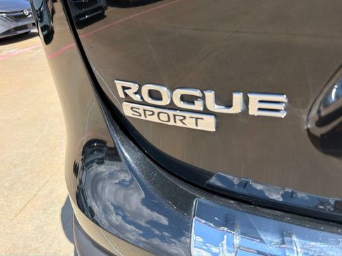 Used 2019 Nissan Rogue Sport SL w/ Premium Package FWD image 10
