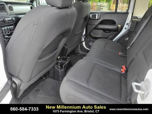 Used 2019 Jeep Wrangler Unlimited Sahara image 15