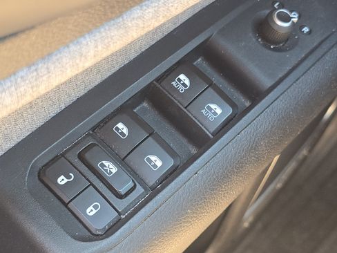 Used 2024 Jeep Compass Latitude AWD/4WD image 24