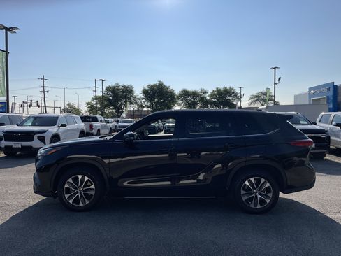 Used 2022 Toyota Highlander XLE FWD image 8