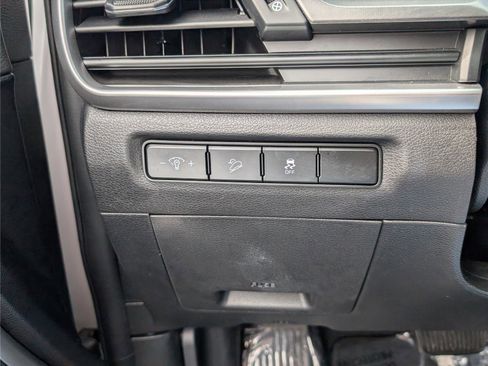 Used 2024 Kia Telluride LX image 19