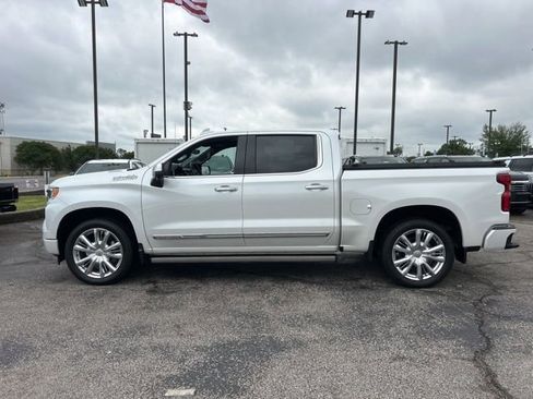 Used 2023 Chevrolet Silverado 1500 High Country w/ Technology Package AWD/4WD image 6