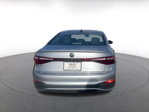 Used 2025 Volkswagen Jetta SE image 12