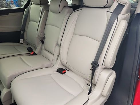 New 2026 Honda Odyssey Touring image 9