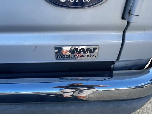 Used 2002 Ford E-150 and Econoline 150 image 8