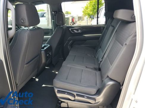 Used 2023 Chevrolet Suburban LS RWD image 12