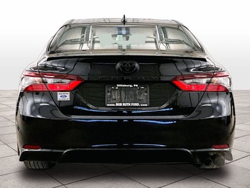Used 2023 Toyota Camry SE image 4