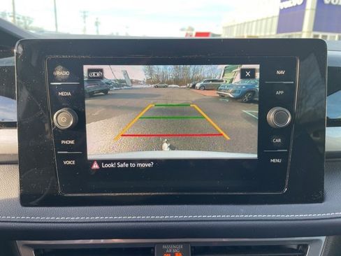 Certified 2025 Volkswagen Taos SEL image 19