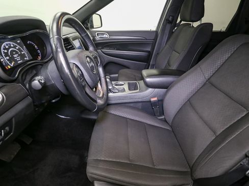 Used 2018 Jeep Grand Cherokee Laredo image 40