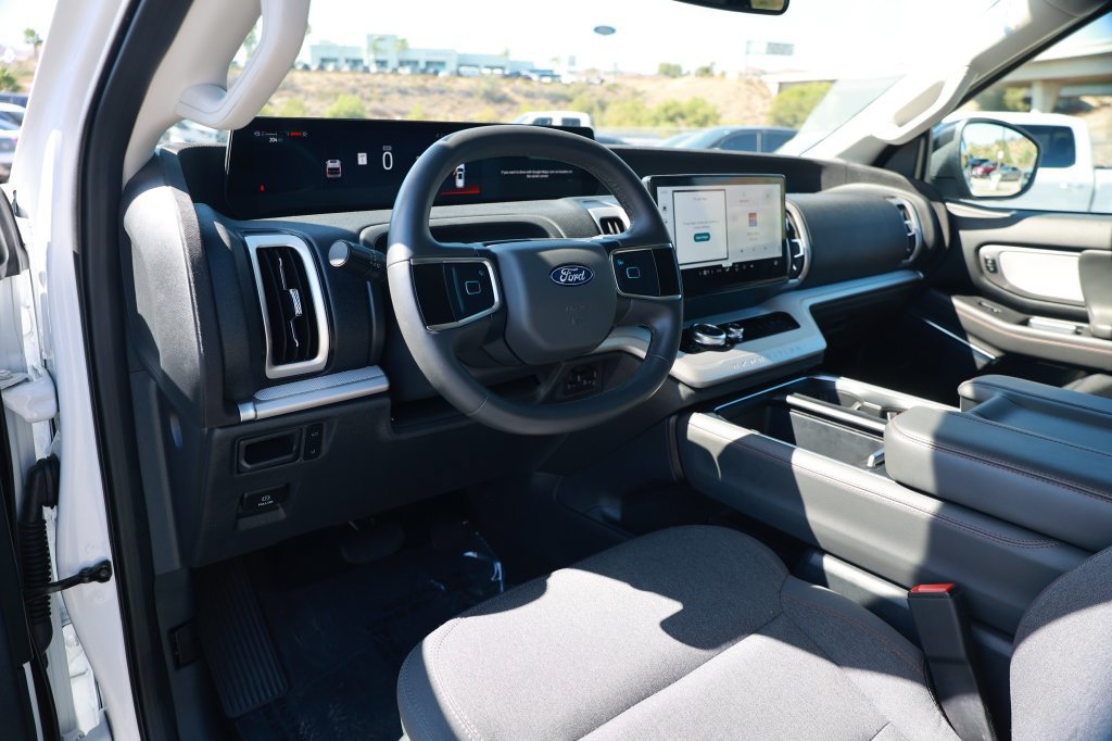 Used 2025 Ford Expedition Active RWD image 18