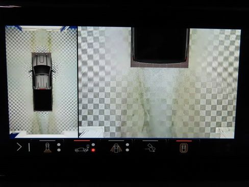 Used 2025 GMC Sierra 2500 AT4 w/ AT4 Premium Plus Package image 17