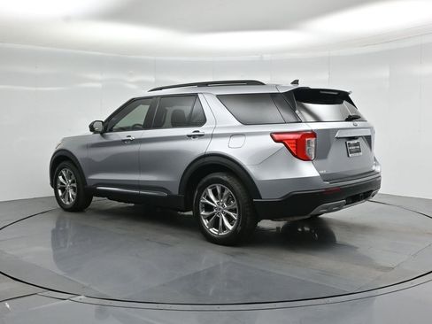 Used 2022 Ford Explorer XLT w/ Equipment Group 202A image 7