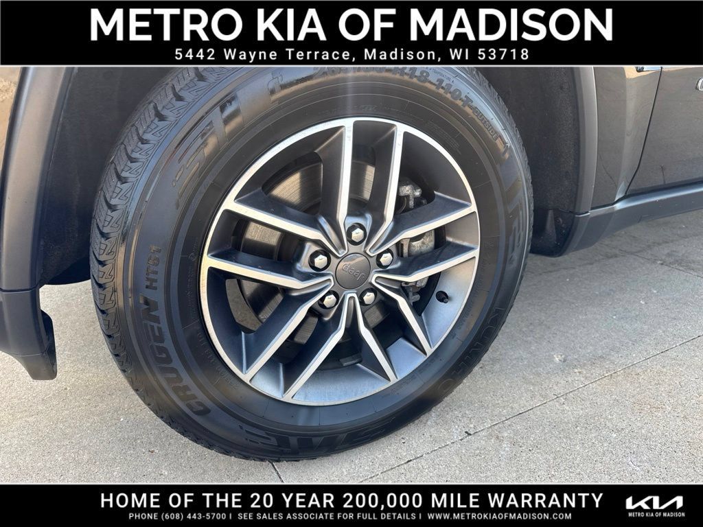 Used 2021 Jeep Grand Cherokee Limited AWD/4WD image 10