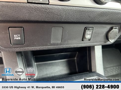 Used 2019 Toyota Tacoma SR5 AWD/4WD image 18