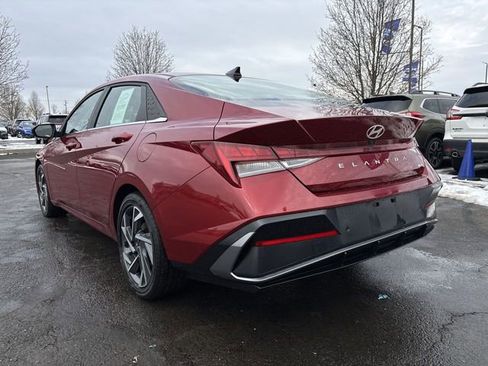 Used 2024 Hyundai Elantra Limited image 9