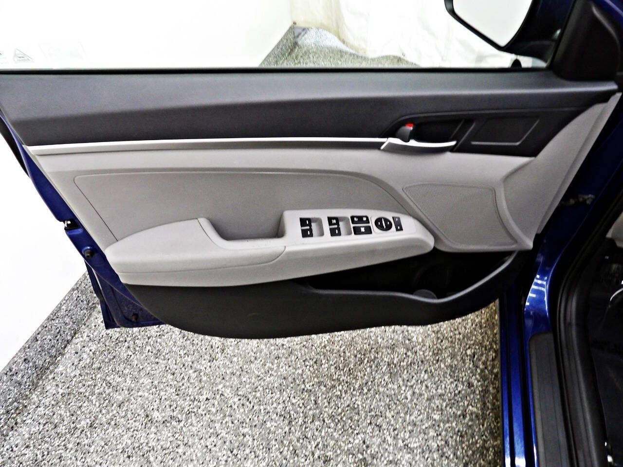 Used 2019 Hyundai Elantra SE FWD image 7