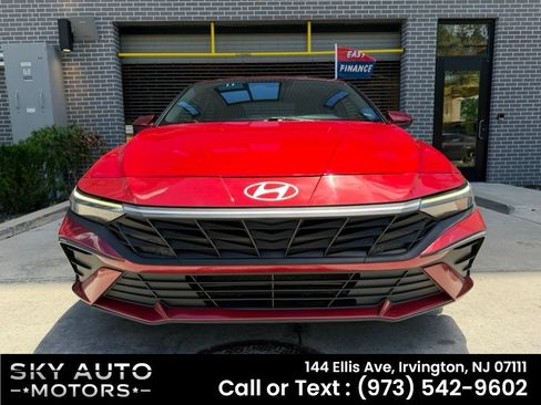 Used 2024 Hyundai Elantra SEL FWD image 2